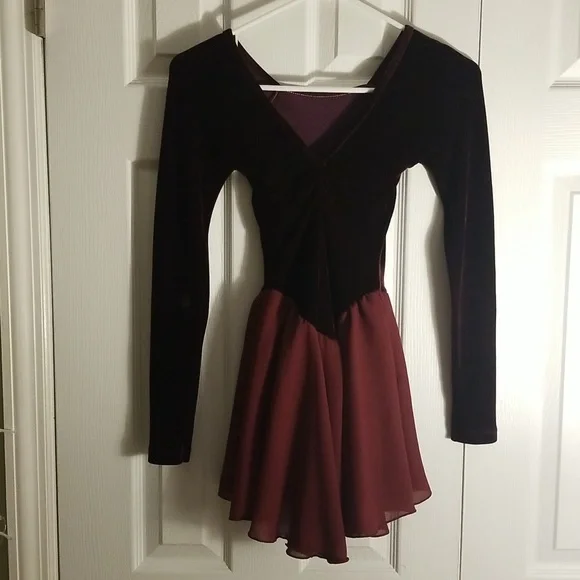 ⛸Figure Skating Dress (XS) - Picture 2 of 5